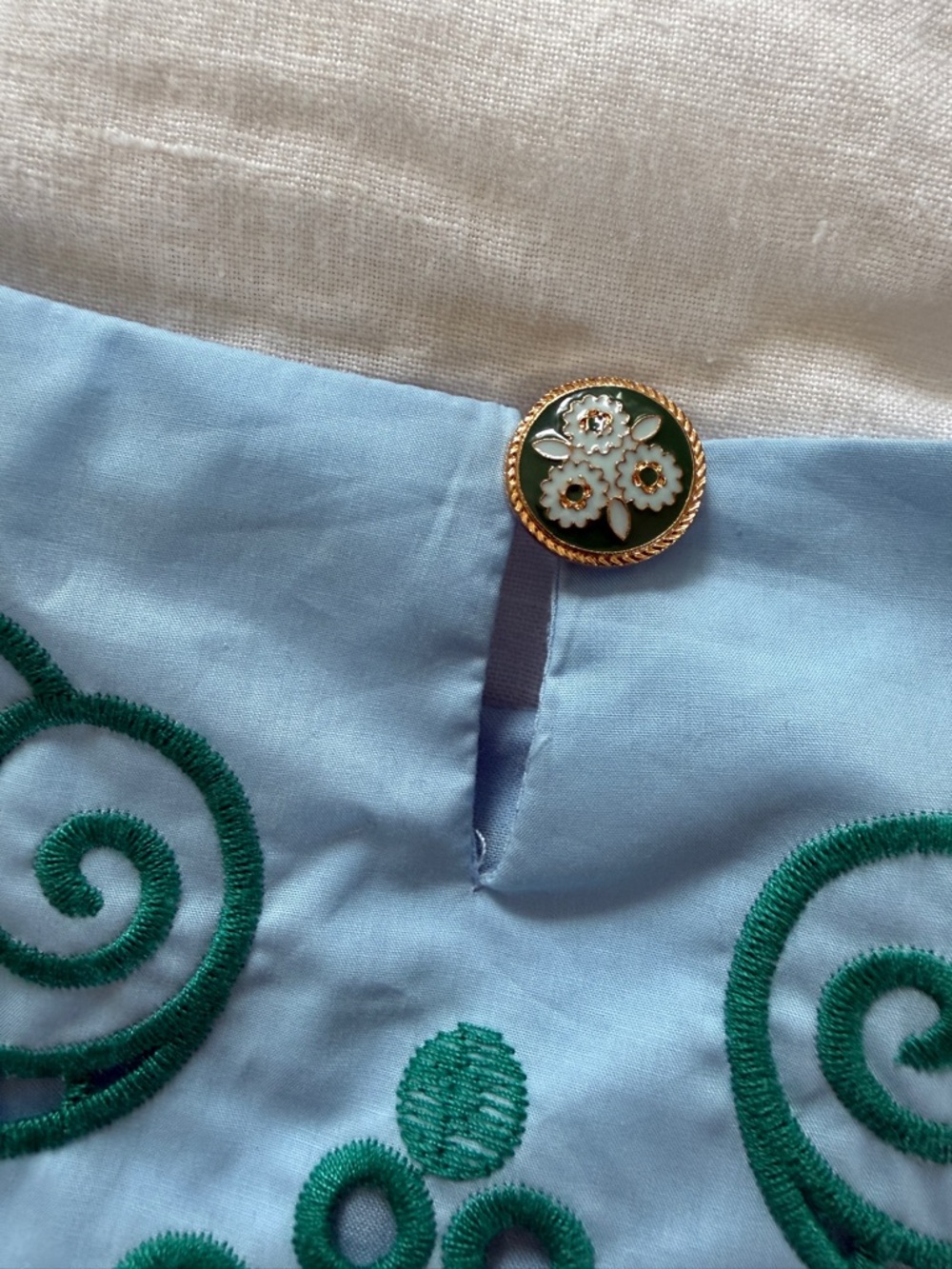 Farm Rio Light Blue And Green Graphic Richelieu Crop Top - Picture 7 of 9